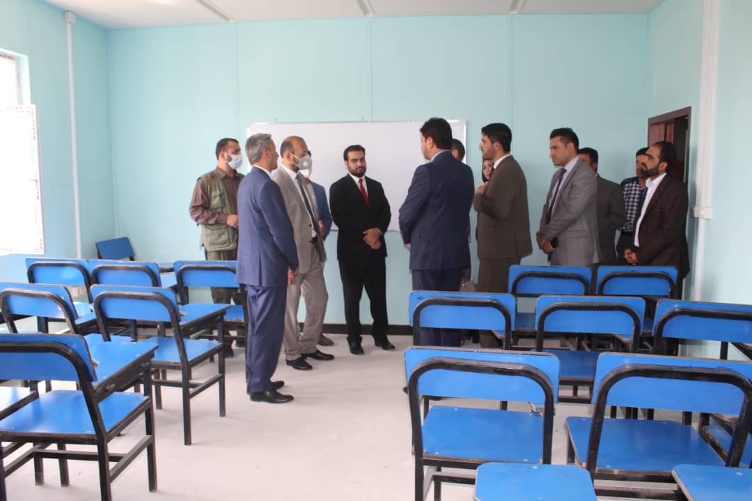 جریان مراسم افتتاح یک مکتب در شهر مزار شریف